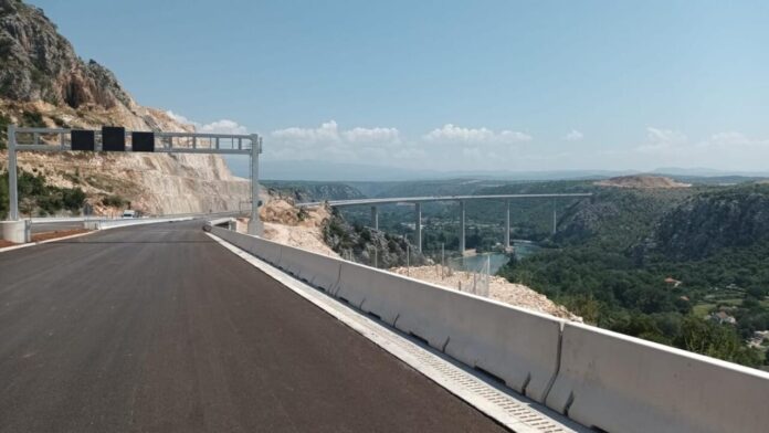 conheca-a-impressionante-ponte-que-une-montanhas-e-encanta-turistas