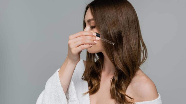 os-4-tonicos-capilares-mais-comumente-usados-​​para-estimular-o-crescimento-e-a-densidade-do-cabelo