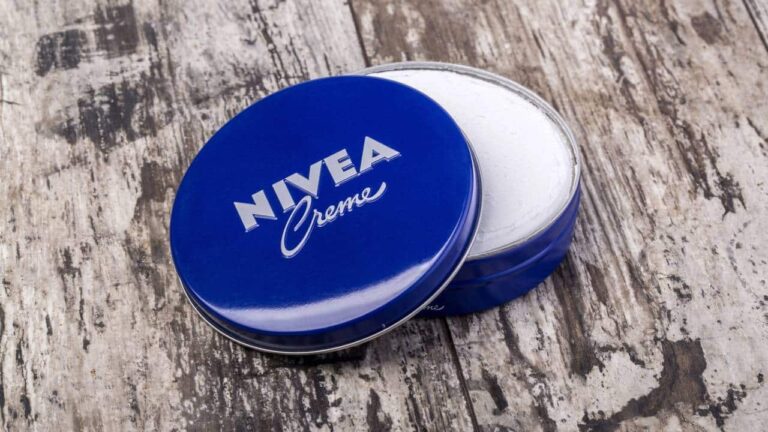 colonia-inspirada-no-classico-creme-nivea-promete-perfume-marcante