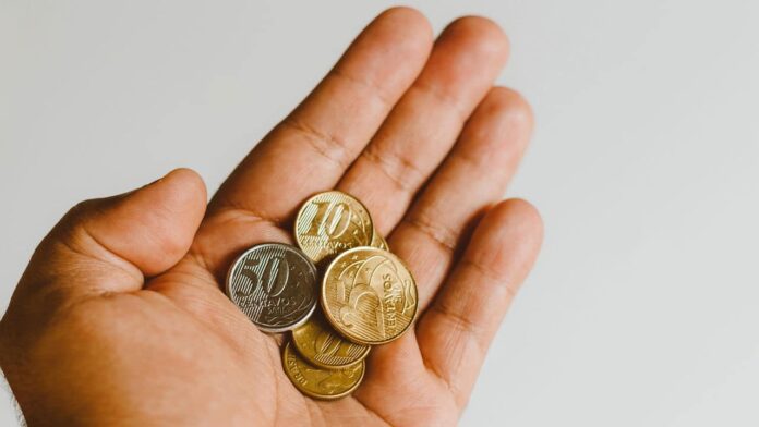 banco-central-emite-alerta-importante-a-quem-guarda-moedas-de-50-centimos