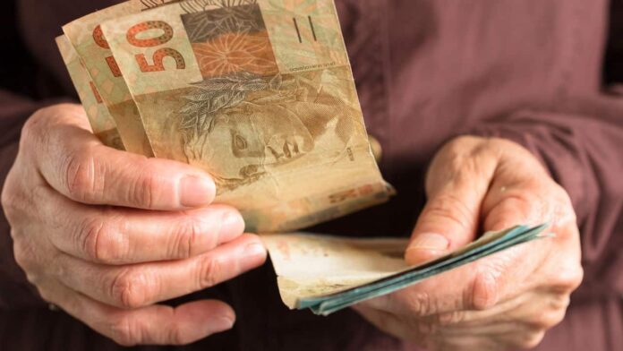 trabalhadores-comemoram-alivio-no-bolso-com-novo-pagamento trabalhadores-comemoram-alivio-no-bolso-com-novo-pagamento