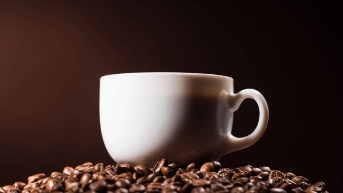 oms-revela-como-adocar-cafe-de-forma-inteligente-e-sem-exageros