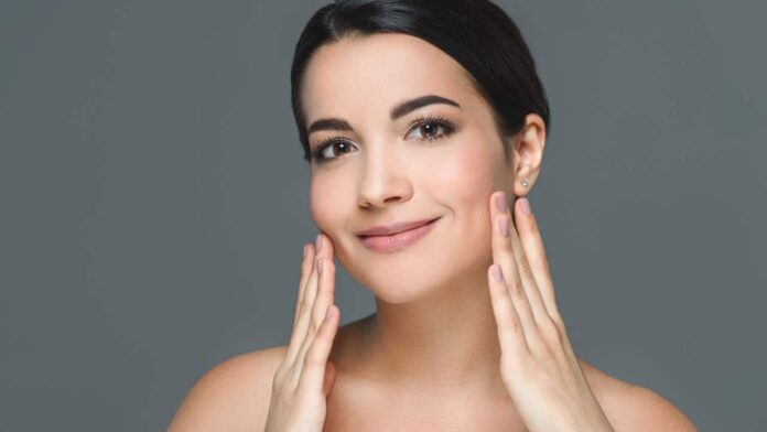 diga-adeus-as-rugas-sob-os-olhos-com-este-oleo-diario-perfeito