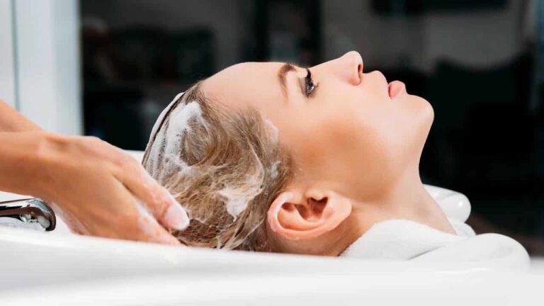 dez-shampoos-baratos-que-cobrem-cabelos-grisalhos-sem-usar-produtos-quimicos-agressivos-no-cabelo