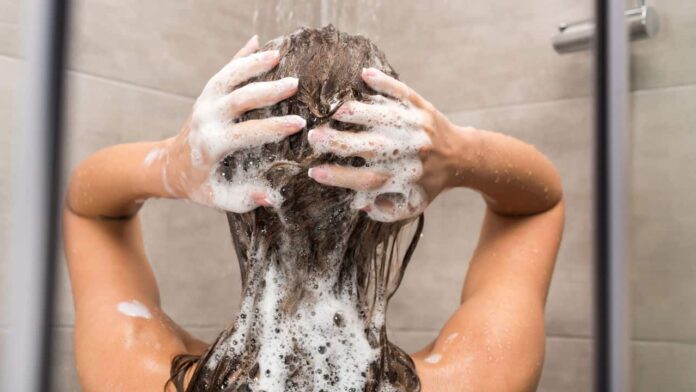 chega-de-queda-de-cabelo,-6-shampoos-que-combatem-a-queda-desde-a-primeira-lavagem chega-de-queda-de-cabelo,-6-shampoos-que-combatem-a-queda-desde-a-primeira-lavagem