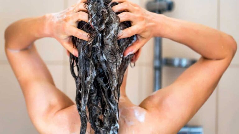 e-o-fim-dos-cabelos-secos,-os-4-melhores-shampoos-que-renovam-seus-cabelos-em-dias