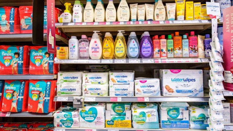 adeus-cabelos-fracos,-o-shampoo-johnsons-cabe-no-bolso-e-humilha-outros-produtos-caros-e-famosos