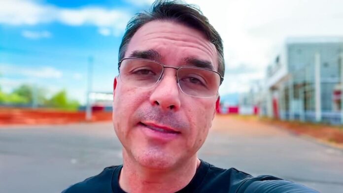 flavio-bolsonaro-revela-que-ha-um-“preco”-para-desistir-da-candidatura flavio-bolsonaro-revela-que-ha-um-“preco”-para-desistir-da-candidatura