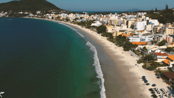 a-cidade-de-santa-catarina-que-se-tornou-uma-das-preferidas-pelas-aguas-cristalinas-e-pelo-silencio a-cidade-de-santa-catarina-que-se-tornou-uma-das-preferidas-pelas-aguas-cristalinas-e-pelo-silencio
