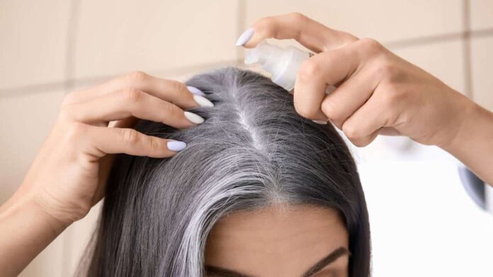 tonicos-capilares-femininos-que-ajudam-o-cabelo-a-ficar-mais-forte-e-a-cair-menos-diariamente