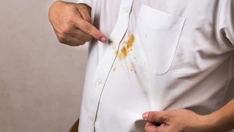 truque-domestico-ensina-o-segredo-para-remover-manchas-de-gordura-das-roupas-com-rapidez-e-seguranca
