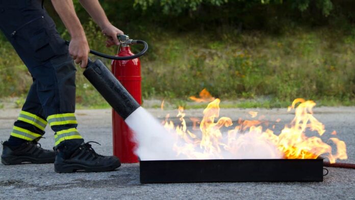 projeto-de-lei-no-senado-pode-trazer-de-volta-a-obrigatoriedade-de-extintores-de-incendio-nos-carros-e-conscientizar-os-motoristas