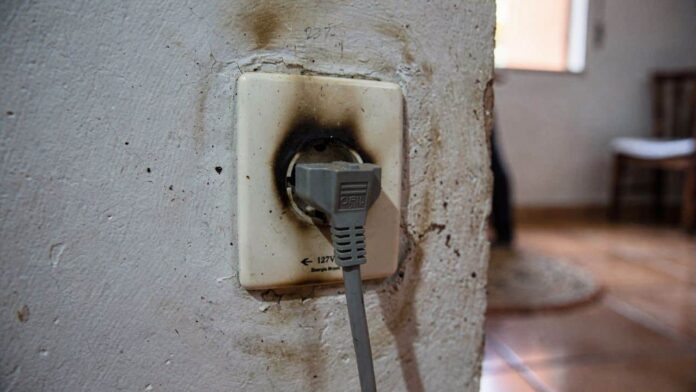 o-cheiro-que-sai-da-tomada-e-que-muita-gente-ignora-pode-ser-o-primeiro-sinal-de-problema-na-instalacao-eletrica. o-cheiro-que-sai-da-tomada-e-que-muita-gente-ignora-pode-ser-o-primeiro-sinal-de-problema-na-instalacao-eletrica.