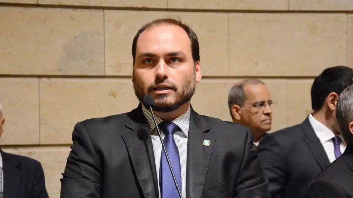 carlos-revela-que-defesa-de-bolsonaro-entrou-com-novo-pedido-de-prisao-domiciliar