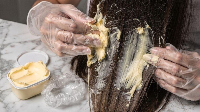 mistura-caseira,-preferida-nos-saloes,-promete-efeito-de-“desmaio-capilar”-e-fim-do-frizz-em-1-hora