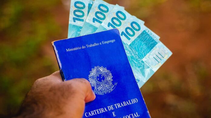 8-direitos-garantidos-por-lei-que-os-trabalhadores-com-carteira-assinada-ainda-desconhecem 8-direitos-garantidos-por-lei-que-os-trabalhadores-com-carteira-assinada-ainda-desconhecem
