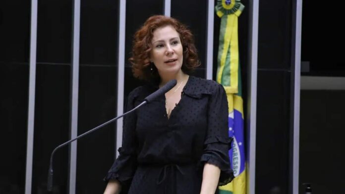 pgr-pede-encerramento-de-inquerito-contra-carla-zambelli-por-suposta-coacao-ao-stf