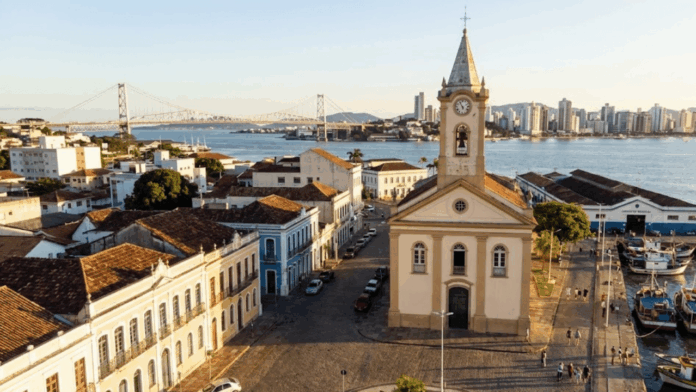 fundada-em-1750,-cidade-separada-apenas-por-pontes-da-capital-de-sc-vem-conquistando-com-qualidade-de-vida