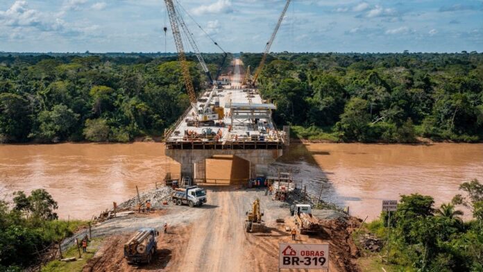 ponte-sobre-o-rio-autaz-mirim-na-br-319-ja-passou-de-75%-e-recebe-mais-de-r$-44-milhoes-em-investimentos