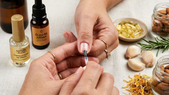 truque-simples-para-fortalecer-unhas-fracas-em-casa-sem-precisar-de-produtos-caros