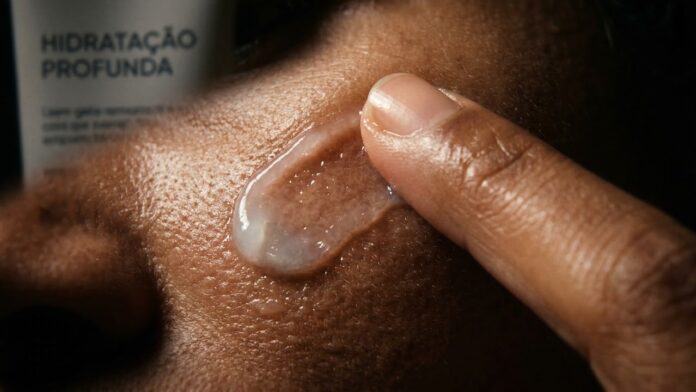 adeus-pele-oleosa:-cremes-nacionais-a-partir-de-r$-35-que-combatem-a-oleosidade-e-hidratam-por-8-horas