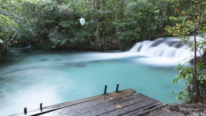 o-paraiso-silencioso-do-brasil-onde-ninguem-afunda-e-as-aguas-parecem-desafiar-a-gravidade