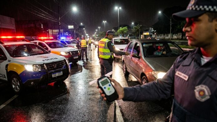 motoristas-que-dirigirem-nessas-condicoes-poderao-sofrer-multa-de-r$-2.934,70 motoristas-que-dirigirem-nessas-condicoes-poderao-sofrer-multa-de-r$-2.934,70