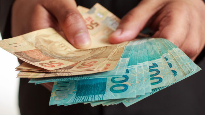 novo-piso-do-salario-minimo-altera-teto-do-inss-e-reajusta-valor-do-pis-na-conta-do-trabalhador