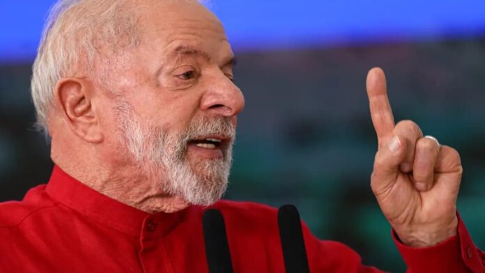 lula-comete-outro-erro-em-seu-discurso-e-afirma:-“voces-sao-as-pessoas-honestas-que-querem-que-eu-seja”.