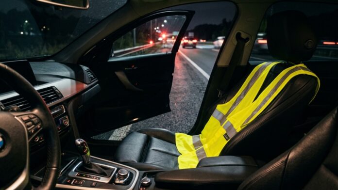 nova-lei-traz-processamento-de-coletes-refletivos-e-obriga-montadoras-a-incluir-item-em-100%-dos-carros-novos nova-lei-traz-processamento-de-coletes-refletivos-e-obriga-montadoras-a-incluir-item-em-100%-dos-carros-novos