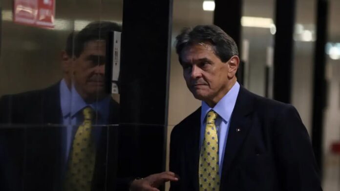 justica-determina-que-roberto-jefferson-pague-r$-200-mil-a-agente-da-pf