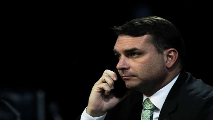 jornal-britanico-afirma-que-familia-bolsonaro-ja-ensaia-retorno-ao-poder-no-brasil-apos-reves-politico jornal-britanico-afirma-que-familia-bolsonaro-ja-ensaia-retorno-ao-poder-no-brasil-apos-reves-politico