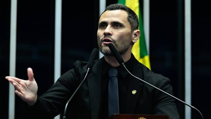 as-criticas-de-cleitinho-a-trump-geram-revolta-entre-apoiadores-que-o-acusam-de-se-aproximar-da-esquerda as-criticas-de-cleitinho-a-trump-geram-revolta-entre-apoiadores-que-o-acusam-de-se-aproximar-da-esquerda