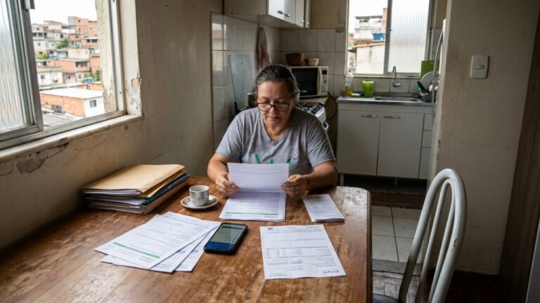 brasileiros-que-moram-sozinhos-em-2026-podem-ganhar-beneficios-sociais-e-reduzir-despesas-fixas