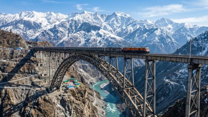 a-ponte-ferroviaria-mais-alta-do-mundo-e-construida-na-india,-entre-as-montanhas-nevadas-do-himalaia,-com-investimento-de-r$-898 a-ponte-ferroviaria-mais-alta-do-mundo-e-construida-na-india,-entre-as-montanhas-nevadas-do-himalaia,-com-investimento-de-r$-898