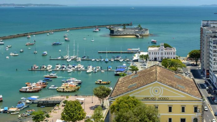 a-primeira-capital-do-brasil-surpreende-ao-preservar-3-mil-casaroes-coloniais-e-encantar-os-visitantes-com-historia-e-natureza a-primeira-capital-do-brasil-surpreende-ao-preservar-3-mil-casaroes-coloniais-e-encantar-os-visitantes-com-historia-e-natureza