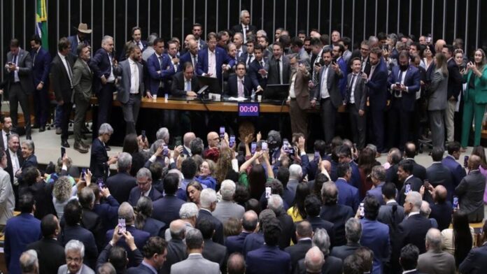 camara-derruba-veto-de-lula-e-abre-caminho-para-reducao-de-pena-de-bolsonaro camara-derruba-veto-de-lula-e-abre-caminho-para-reducao-de-pena-de-bolsonaro