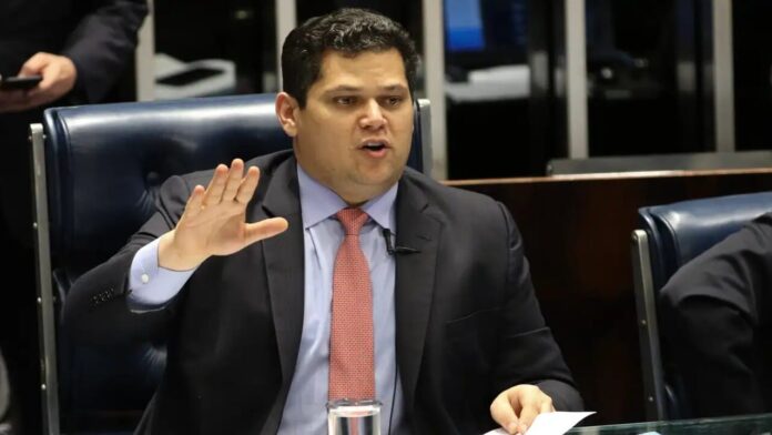 davi-alcolumbre-avanca-com-manobra-no-congresso-para-“fatiar”-o-veto-de-lula-ao-pl-da-dosimetria-e-mantem-o-trecho
