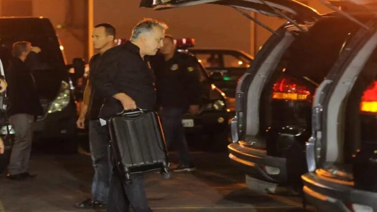 policia-federal-prende-carlinhos-cachoeira-em-operacao-no-aeroporto-de-congonhas