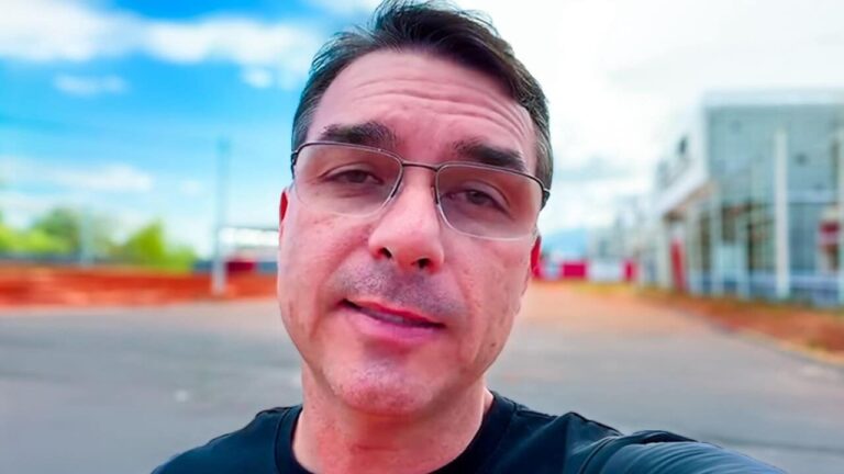 flavio-bolsonaro-elogia-michelle-bolsonaro-apos-encontro-com-fachin-e-destaca-‘imagem-excepcional’-do-primeiro-primeiro