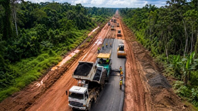 investimento-de-r$-2-bilhoes-pode-impulsionar-obras-de-rodovia-entre-dois-estados-do-brasil,-mas-cenario-aponta-para-riscos-economicos investimento-de-r$-2-bilhoes-pode-impulsionar-obras-de-rodovia-entre-dois-estados-do-brasil,-mas-cenario-aponta-para-riscos-economicos