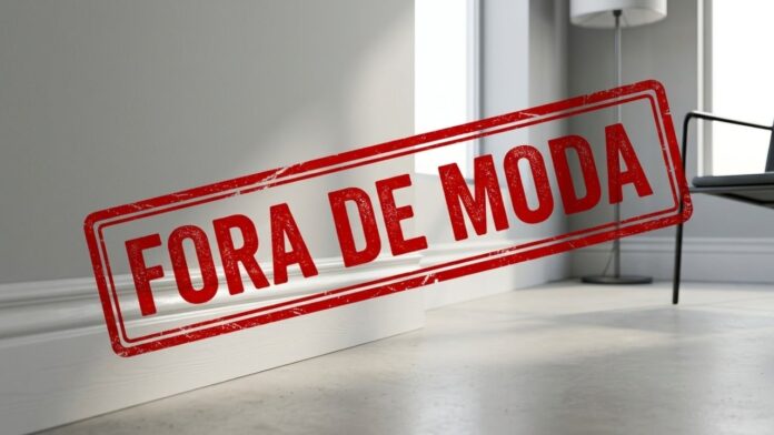 adeus-rodape-branco:-tendencia-2026-faz-a-casa-parecer-maior-com-solucao-discreta