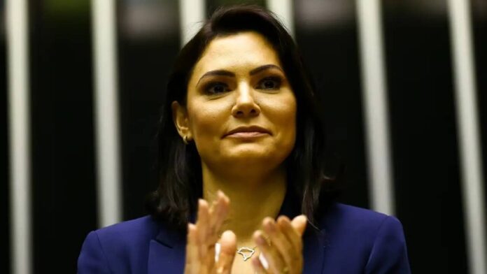 pl-ve-michelle-bolsonaro-‘passando-do-ponto’-ao-expor-tensao-com-flavio-bolsonaro pl-ve-michelle-bolsonaro-‘passando-do-ponto’-ao-expor-tensao-com-flavio-bolsonaro