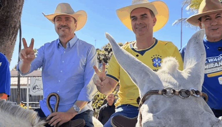 flavio-bolsonaro-participa-de-evento-do-pl-em-goias-e-reforca-apoio-as-pre-candidaturas