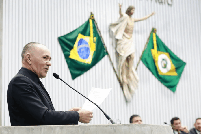 alcides-fernandes-afirma-que-michelle-bolsonaro-aceitou-possivel-alianca-com-ciro-gomes alcides-fernandes-afirma-que-michelle-bolsonaro-aceitou-possivel-alianca-com-ciro-gomes