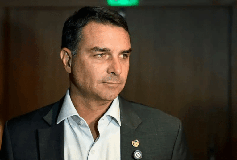 mulheres-procuram-equipe-de-flavio-bolsonaro-para-ajudar-na-elaboracao-do-programa-de-governo