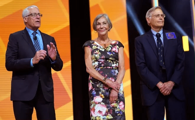 familia-dona-do-walmart-lidera-ranking-das-maiores-fortunas-dos-eua-com-patrimonio-de-us$-520-bilhoes familia-dona-do-walmart-lidera-ranking-das-maiores-fortunas-dos-eua-com-patrimonio-de-us$-520-bilhoes