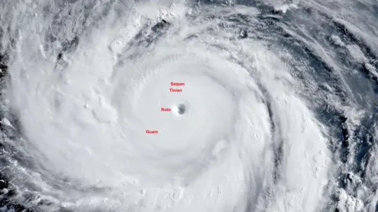 imagens-de-satelite-revelam-gigante-sobre-o-oceano-e-autoridades-ficam-em-alerta-maximo;-veja-o-video