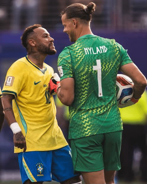o-clima-esquentou-em-campo,-mas-acabou-com-respeito:-goleiro-noruegues-pede-desculpas-a-neymar