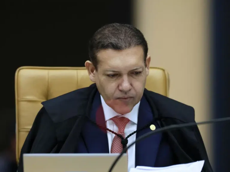 mais-uma-narrativa-e-derrubada-e-ministro-marques-entra-com-acao-contra-bolsonaro
